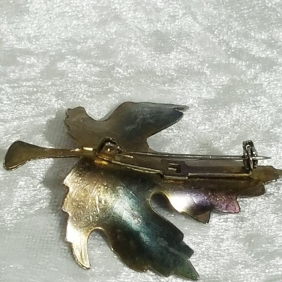Vintage maple leaf brooch 2 1/2" x 1 3/4"  1.1503 - Picture 5 of 8